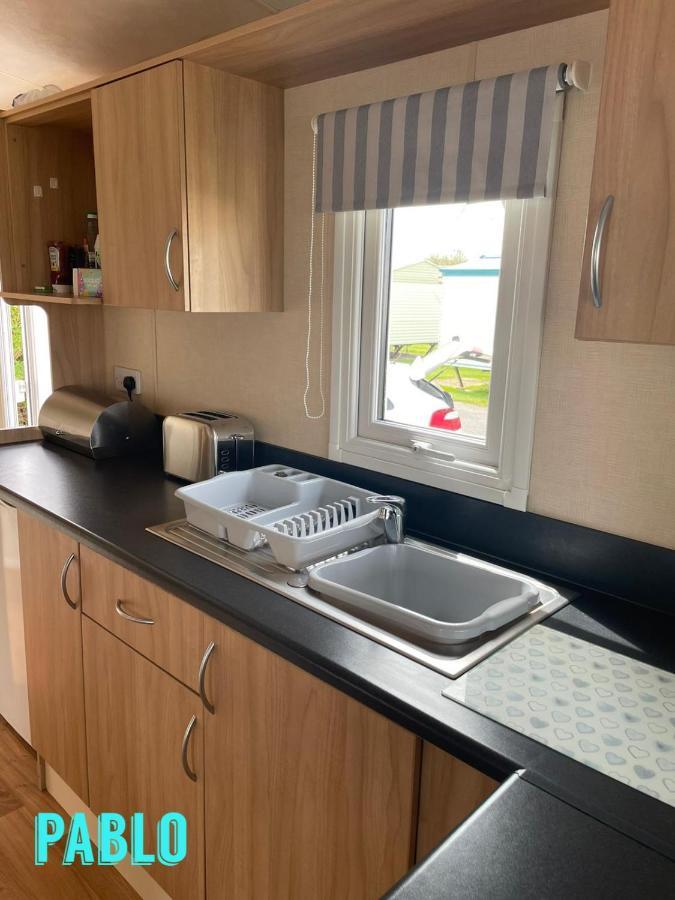Towyn Six Berth En Suite Caravan Rhyl Exteriör bild