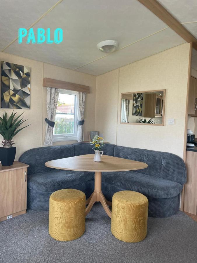 Towyn Six Berth En Suite Caravan Rhyl Exteriör bild