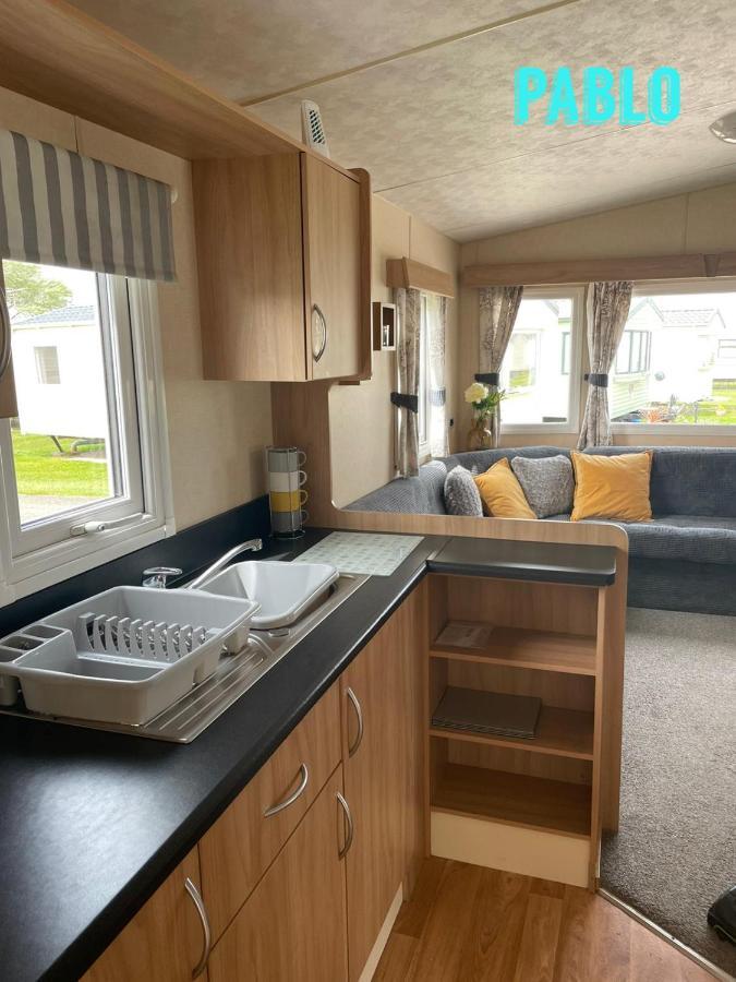 Towyn Six Berth En Suite Caravan Rhyl Exteriör bild
